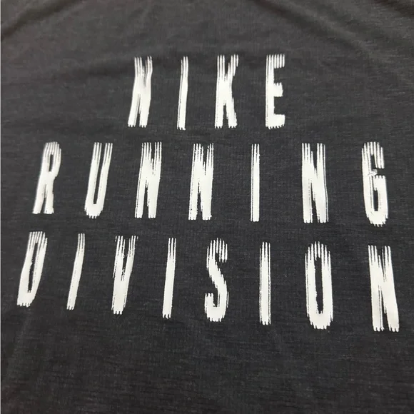 Nike Rise 365 Running Division
Men's Dri-FIT Short-Sleeve Running Top - Picture 3 of 8